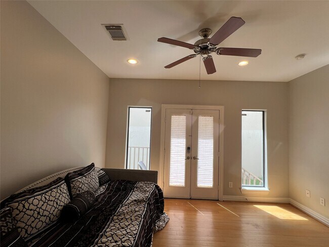 Building Photo - 2314 Camden Dr