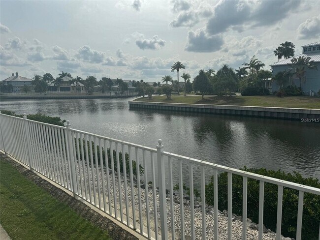 Foto del edificio - 5714 Tides Pl