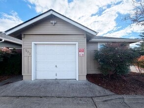 Building Photo - 573 Hanover St