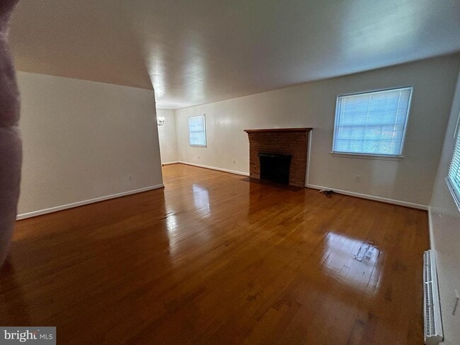Building Photo - 525 Azalea St