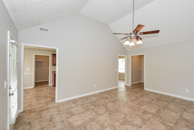 Building Photo - 144 Centerrock Dr