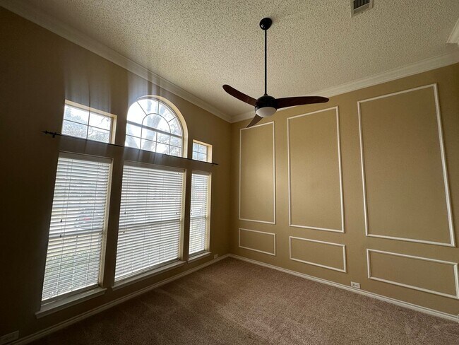 Building Photo - 6921 Banyon Dr
