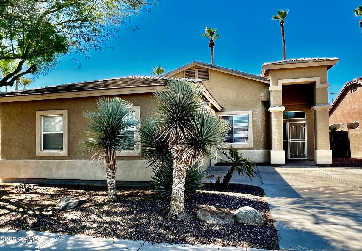 Foto principal - 515 E St Kateri Ln
