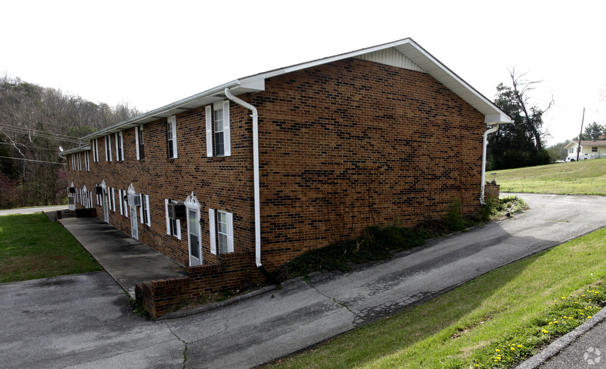 Building Photo - 800 Crestview Dr