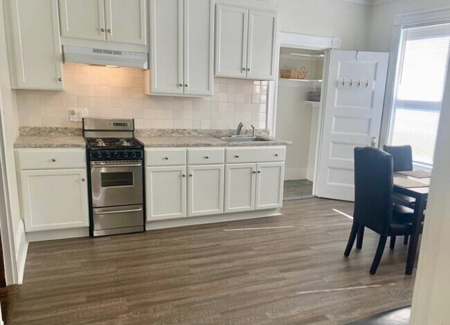 Foto del edificio - 110 Grovers Ave