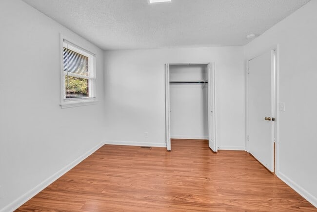 Foto del edificio - 3232 Hinkle Dr