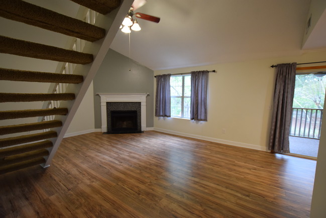 Building Photo - 7940 Parklane Ct