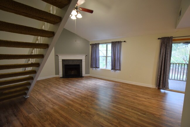 Foto del edificio - 7940 Parklane Ct
