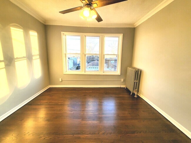 Foto del edificio - 1537 E 85th Pl