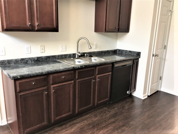Building Photo - 315 Pebble Dr