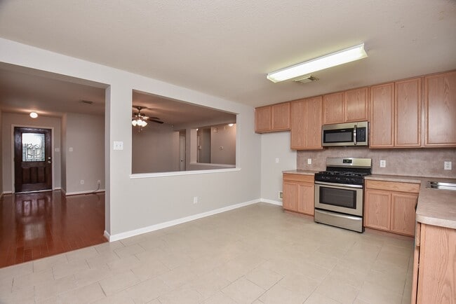 Foto del edificio - 15327 Mission Oak Dr