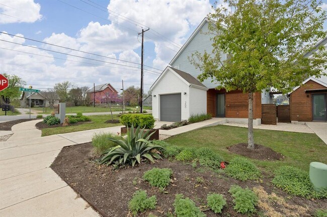 Foto del edificio - 3600 Clary Wy