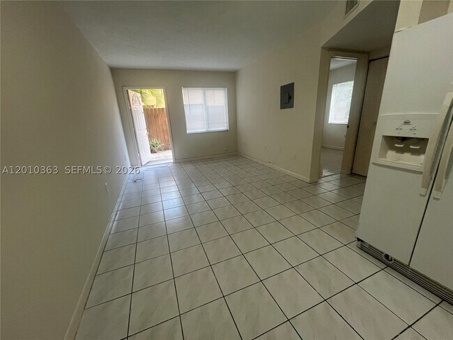 Foto del edificio - 1419 SW 22nd St