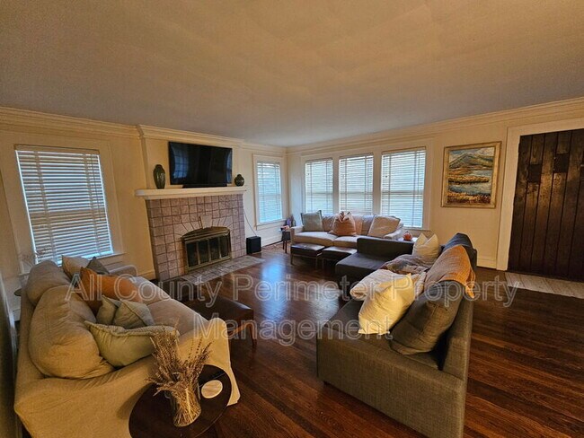 Photo - 245 Lindbergh Drive NE House