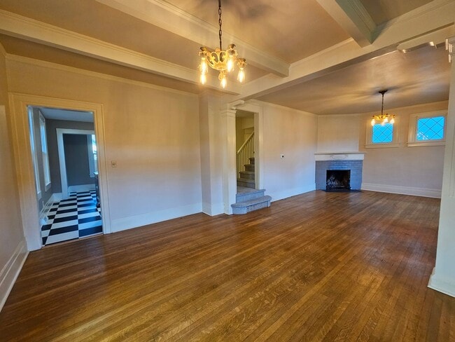 Building Photo - 4 Bedroom, 2 Bath Historical Home