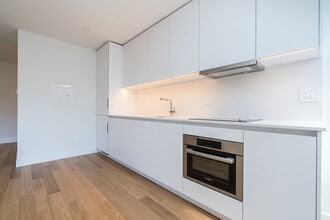 Building Photo - 755 Avenue Rd