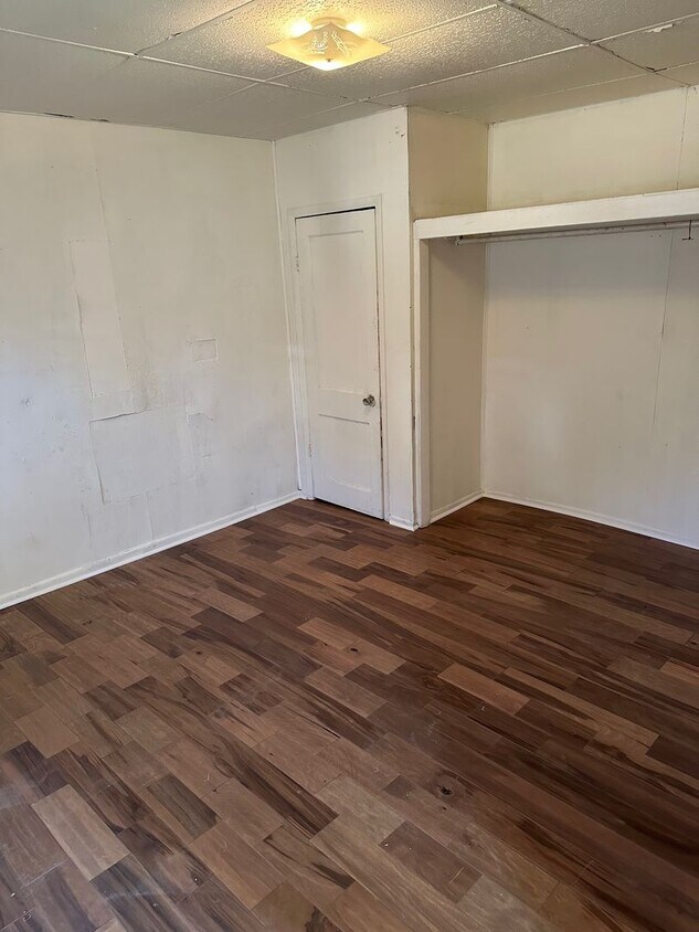 Building Photo - 609 W Hovey St