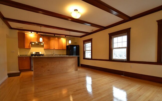 Building Photo - 34 Bentley St