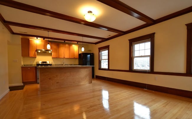 Building Photo - 34 Bentley St