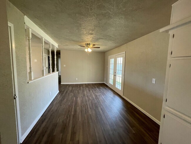 Foto del edificio - Cute 3 Bedroom Home Waiting For You!