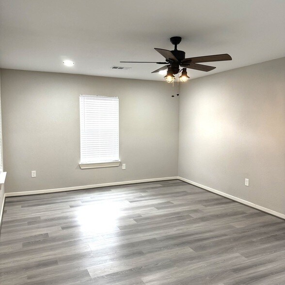 Foto del edificio - 4510 Kingsbury St