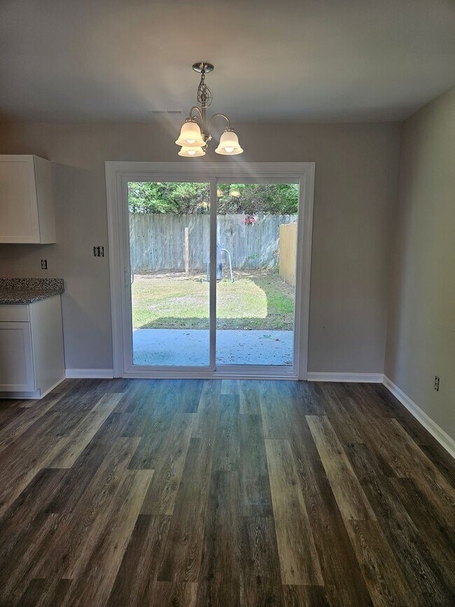 Foto del edificio - Newly Renovated 2 Bedroom Off Of GumBranch