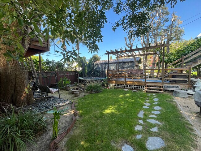 Large Open Yard - 3018 3rd St