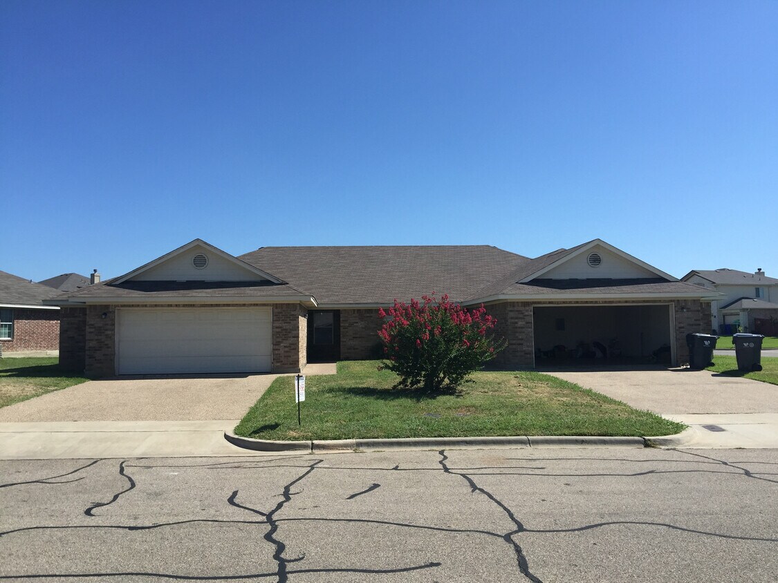 Primary Photo - Duplex
