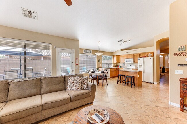 Foto del edificio - 43854 W Cahill Dr