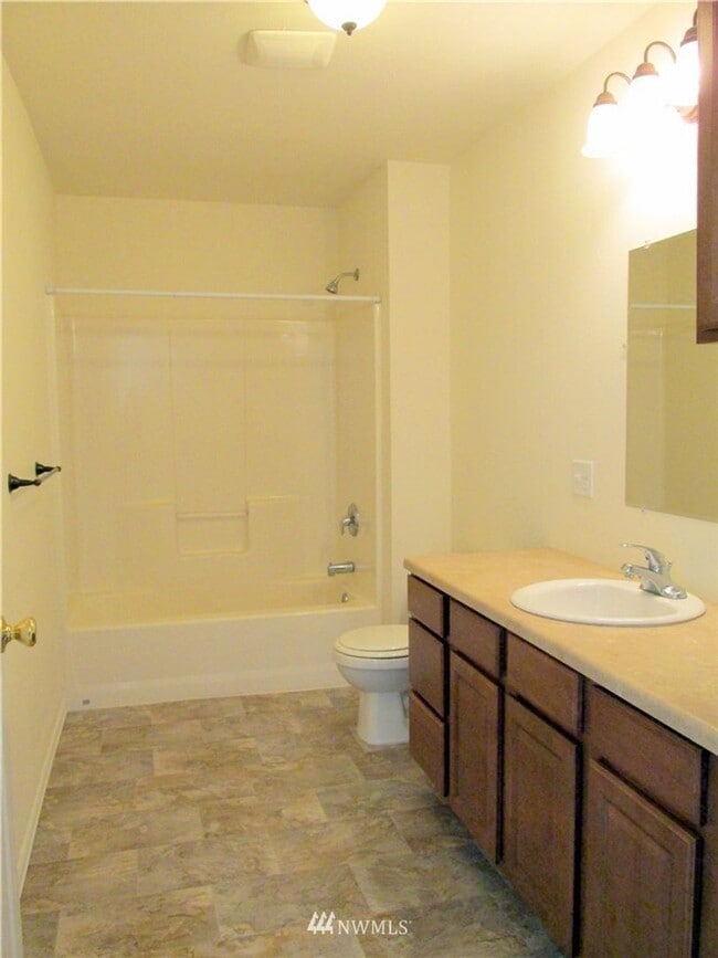 Foto del edificio - 2 Bed 2 Bath Home on Corner!