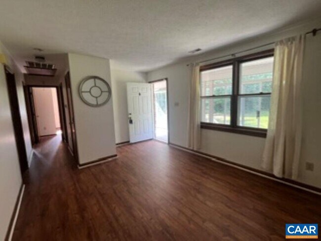 Foto del edificio - 90 Parrish Ln