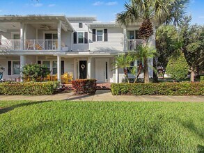 Building Photo - 1334 S Community Dr