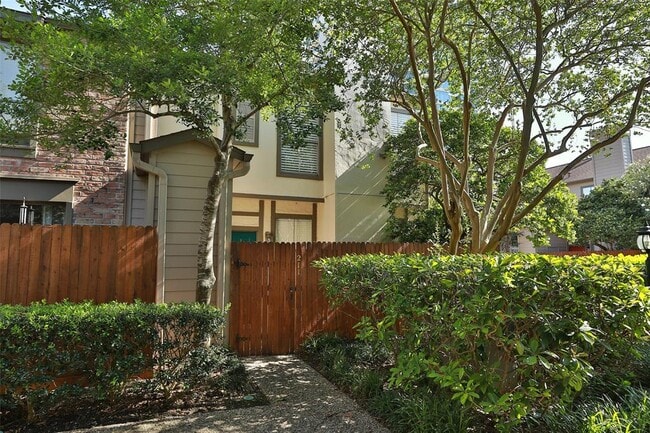 Building Photo - 1201 McDuffie St