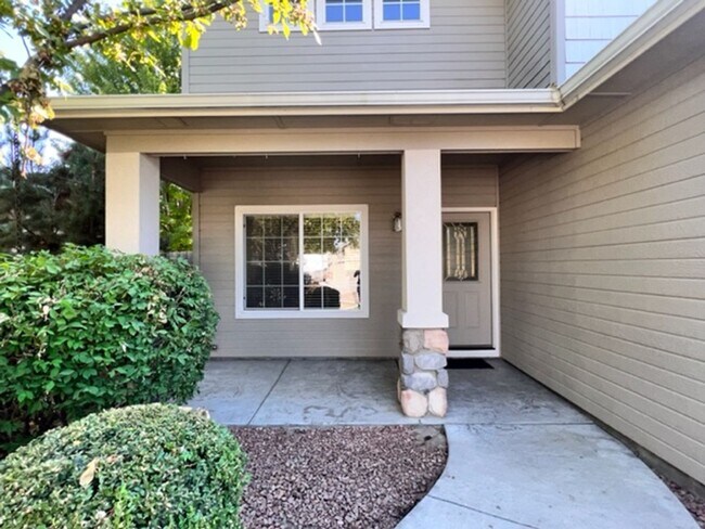 Building Photo - Meridian Home In Desirable Area w/ 3 Car G...