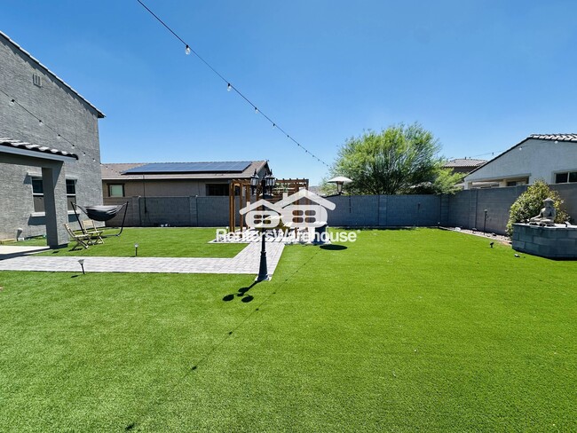 Building Photo - 5621 W Rainwater Dr