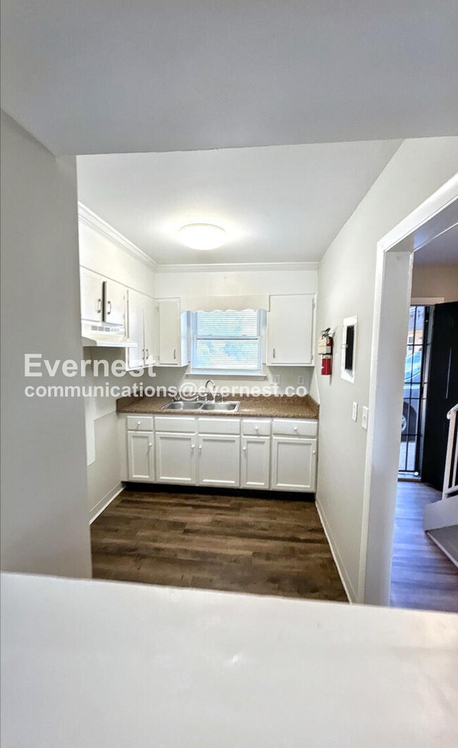 Building Photo - 1512 11th Ave N