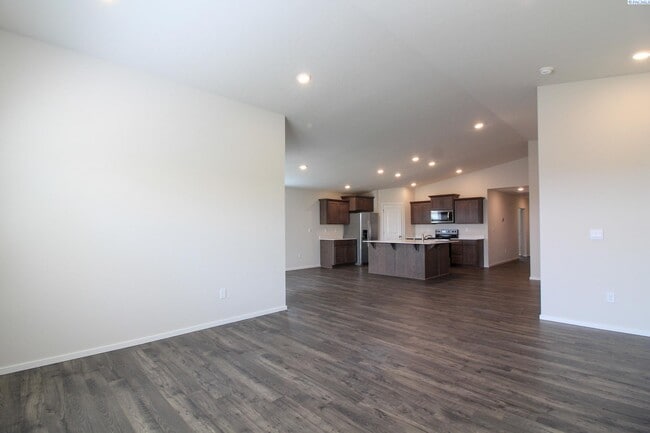 Building Photo - 4 Bed/2 Bath Home in West Pasco