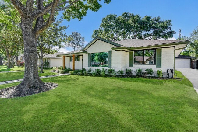 Building Photo - Fully Renovated Stunning Home!