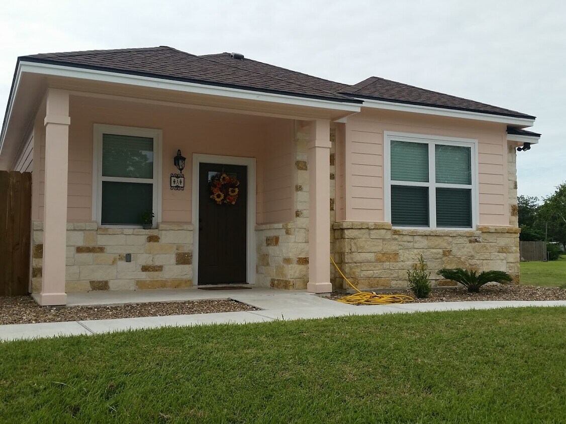 Foto principal - 509 S Guadalupe St