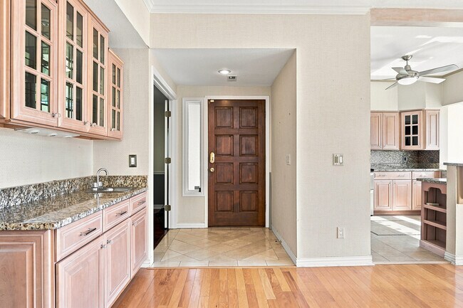 Foto del edificio - 680 Ridgeside Dr