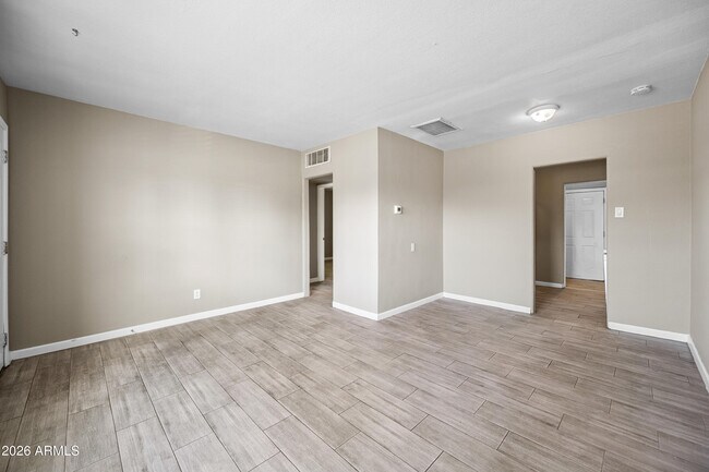 Building Photo - 907 N 22nd Pl