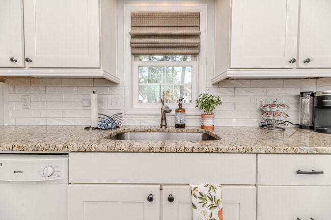 Foto del edificio - 260 E Connecticut Ave