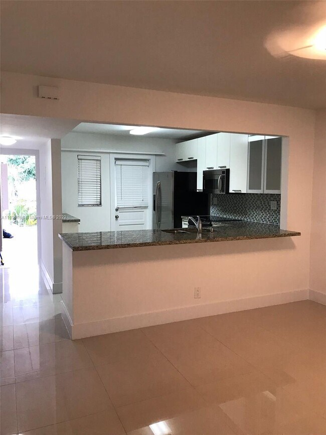 Foto del edificio - 8141 SW 24th Ct