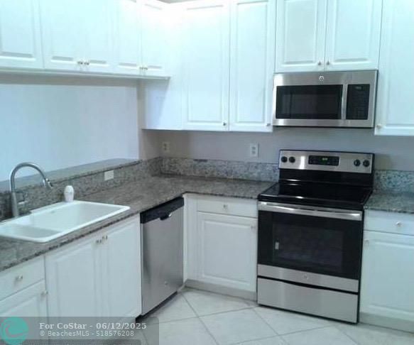 Foto del edificio - 3409 Lakeside Dr