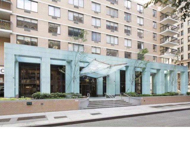 Building Photo - 300 Mercer St