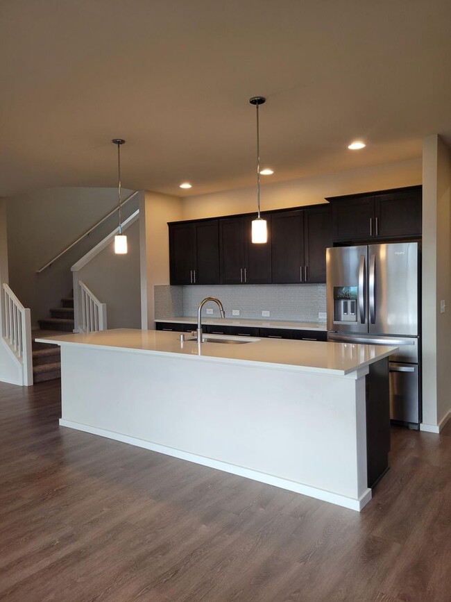 Building Photo - 4 Beds 3.5 Bath Westridge contemporary living
