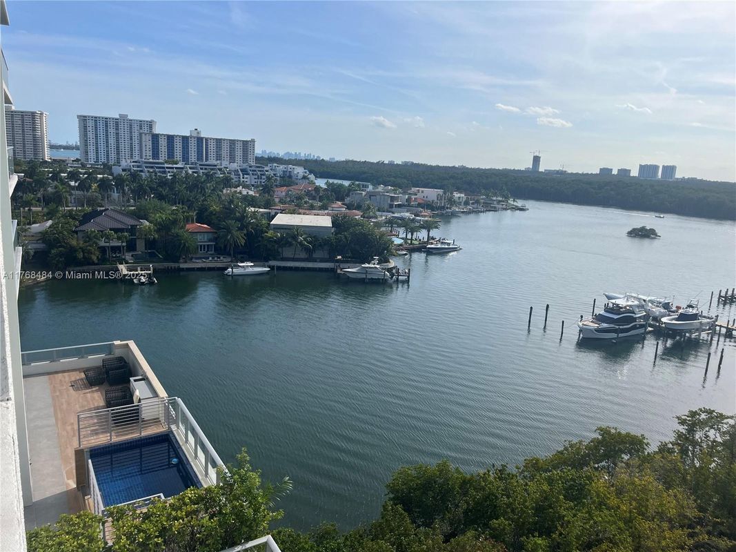 Foto principal - 330 Sunny Isles Blvd