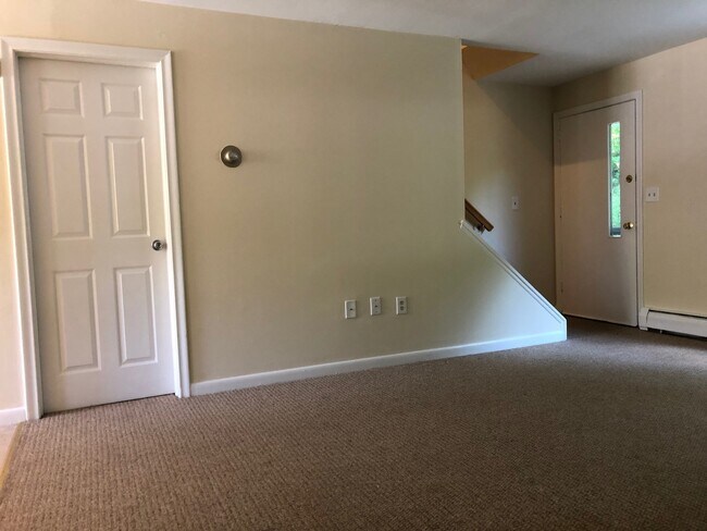 Foto del edificio - 2 Bedroom Townhouse Heat and Hot Water Included