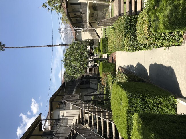 Building Photo - 257 Grandview St