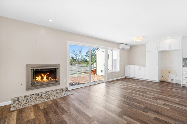 Building Photo - 1137 Woodlake Dr